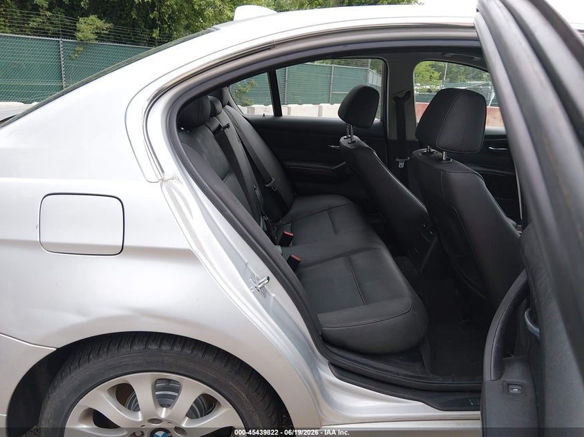 2007 BMW 3er VIN WBAVD53587A007424 IAAI salvage auction — NORMAL WEAR, Clear (Maryland), sold $850 on 2026-07-16 (photo 8)