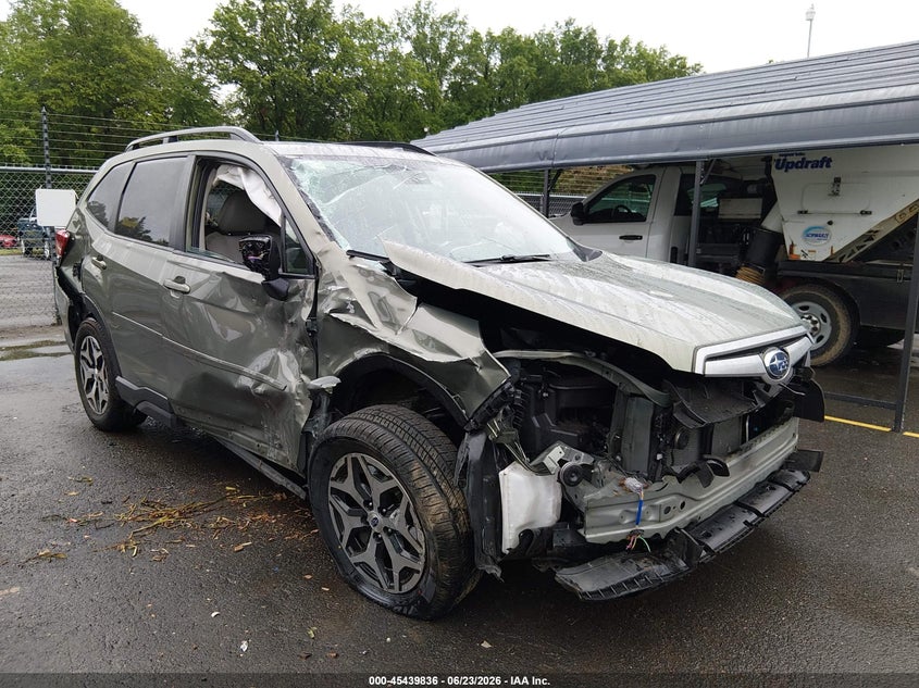 2019 Subaru Forester VIN JF2SKAGC8KH555616 IAAI salvage auction — SIDE, Salvage (Connecticut), sold $1,275 on 2026-07-30 (photo 1)