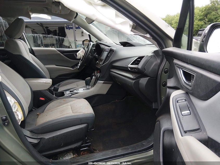 2019 Subaru Forester VIN JF2SKAGC8KH555616 IAAI salvage auction — SIDE, Salvage (Connecticut), sold $1,275 on 2026-07-30 (photo 5)