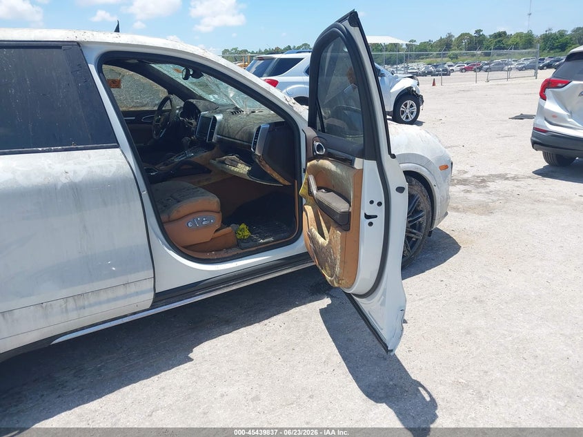 2017 Porsche Cayenne VIN WP1AC2A23HLA97257 IAAI salvage auction — BIO HAZARD, Salvage Title, sold $2,550 on 2026-07-23 (photo 5)