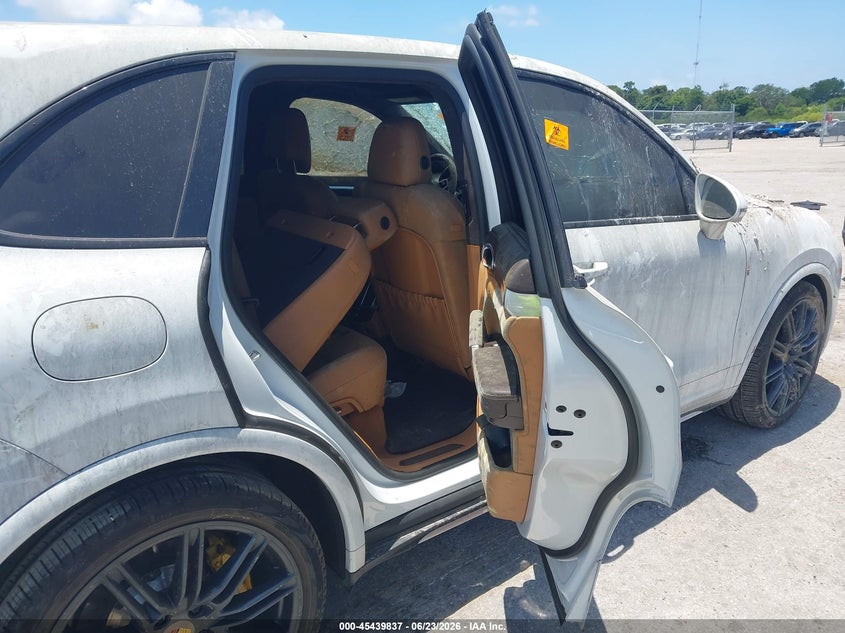 2017 Porsche Cayenne VIN WP1AC2A23HLA97257 IAAI salvage auction — BIO HAZARD, Salvage Title, sold $2,550 on 2026-07-23 (photo 8)