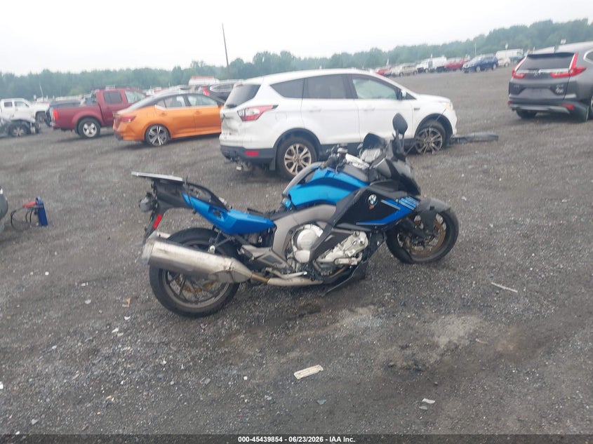 2016 BMW K 1600 VIN WB1061100GZX83228 IAAI salvage auction — LEFT SIDE, Salvage - Greater Than 75% (Maryland), sold $550 on 2026-07-28 (photo 4)