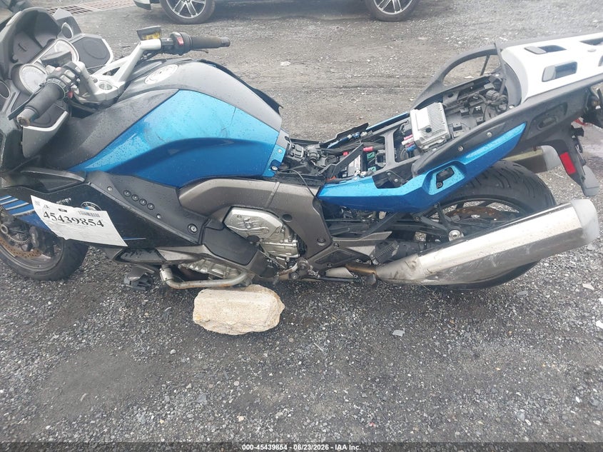 2016 BMW K 1600 VIN WB1061100GZX83228 IAAI salvage auction — LEFT SIDE, Salvage - Greater Than 75% (Maryland), sold $550 on 2026-07-28 (photo 9)