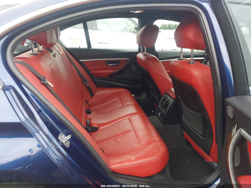 2018 BMW 3er VIN WBA8D9C55JA615333 IAAI salvage auction — SIDE, Salvage Title, sold $8,200 on 2026-08-04 (photo 8)