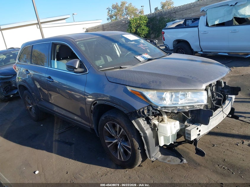 2018 Toyota Highlander VIN 5TDZARFHXJS034337 IAAI salvage auction — LEFT FRONT, Salvage Title, sold $6,000 on 2026-07-08 (photo 1)