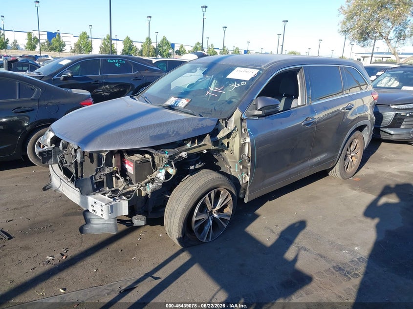 2018 Toyota Highlander VIN 5TDZARFHXJS034337 IAAI salvage auction — LEFT FRONT, Salvage Title, sold $6,000 on 2026-07-08 (photo 2)