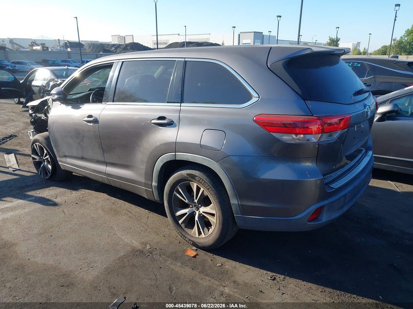 2018 Toyota Highlander VIN 5TDZARFHXJS034337 IAAI salvage auction — LEFT FRONT, Salvage Title, sold $6,000 on 2026-07-08 (photo 3)