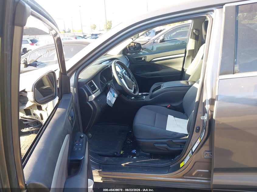 2018 Toyota Highlander VIN 5TDZARFHXJS034337 IAAI salvage auction — LEFT FRONT, Salvage Title, sold $6,000 on 2026-07-08 (photo 5)