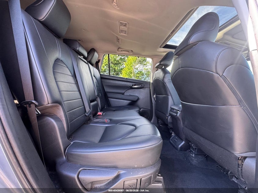 2022 Toyota Highlander VIN 5TDGZRBH6NS174915 IAAI salvage auction — UNKNOWN, Clear (New York), sold $17,775 on 2026-07-08 (photo 8)