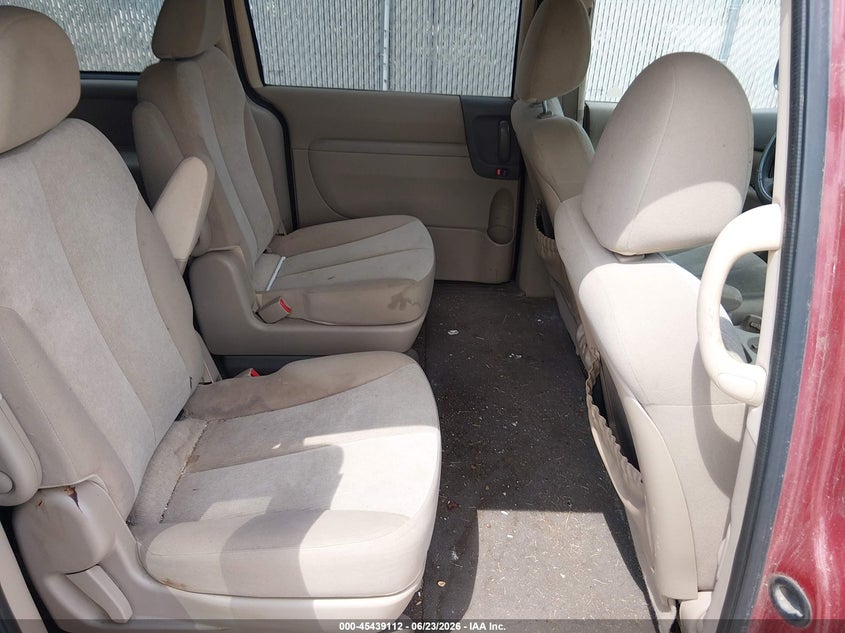 2011 Kia SEDONA VIN KNDMG4C75B6363374 IAAI salvage auction — NORMAL WEAR, Clear-Endorsement (Wisconsin), sold $250 on 2026-07-15 (photo 8)