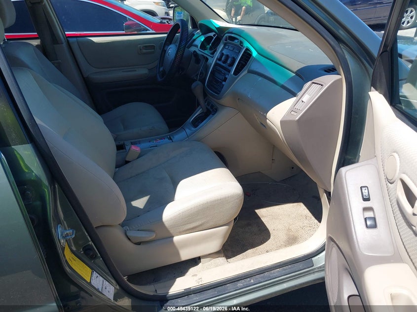 2005 Toyota Highlander VIN JTEEP21A150092565 IAAI salvage auction — NORMAL WEAR, Clear (Illinois), sold $875 on 2026-07-27 (photo 5)
