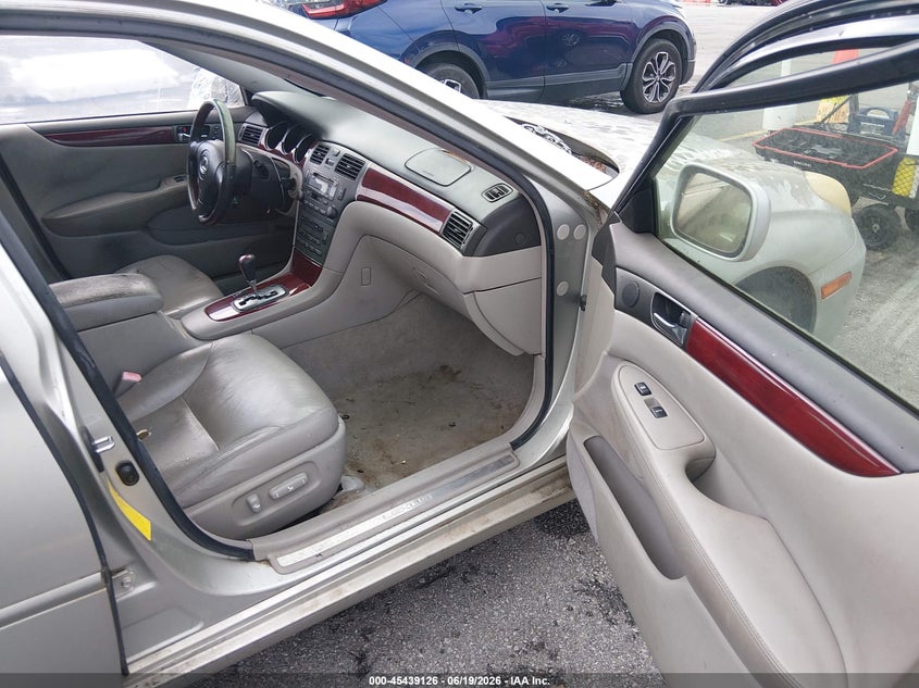 2004 Lexus Es 330 VIN JTHBA30G645015758 IAAI salvage auction — NORMAL WEAR, Clear (South Carolina), sold $500 on 2026-07-29 (photo 5)