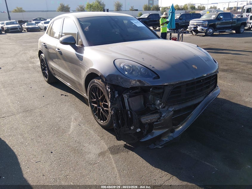 2018 Porsche Macan VIN WP1AG2A59JLB63590 IAAI salvage auction — RIGHT FRONT, Salvage Title, sold $13,750 on 2026-08-14 (photo 1)
