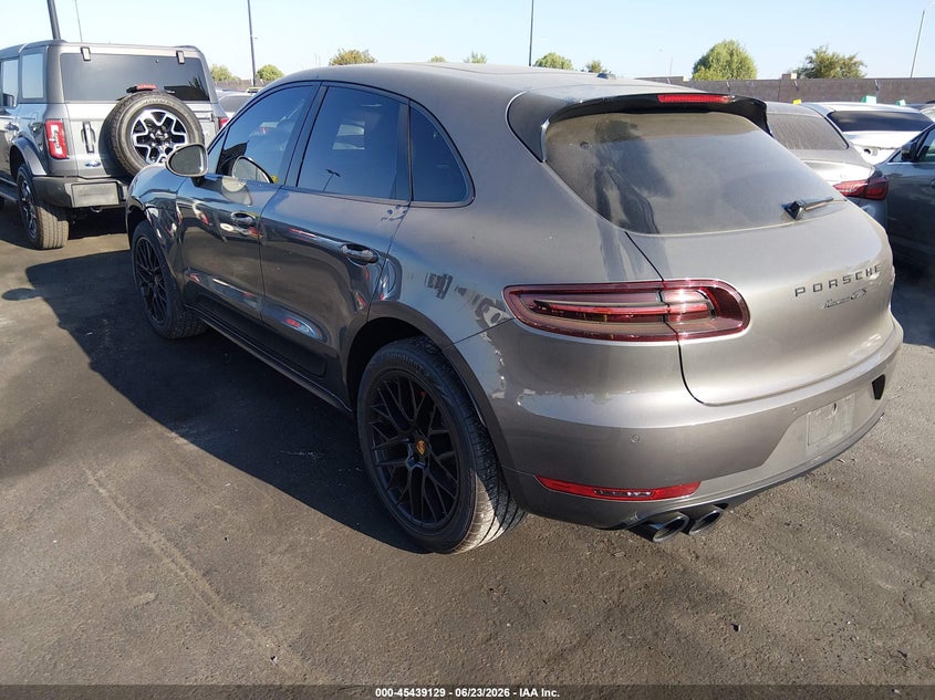 2018 Porsche Macan VIN WP1AG2A59JLB63590 IAAI salvage auction — RIGHT FRONT, Salvage Title, sold $13,750 on 2026-08-14 (photo 3)
