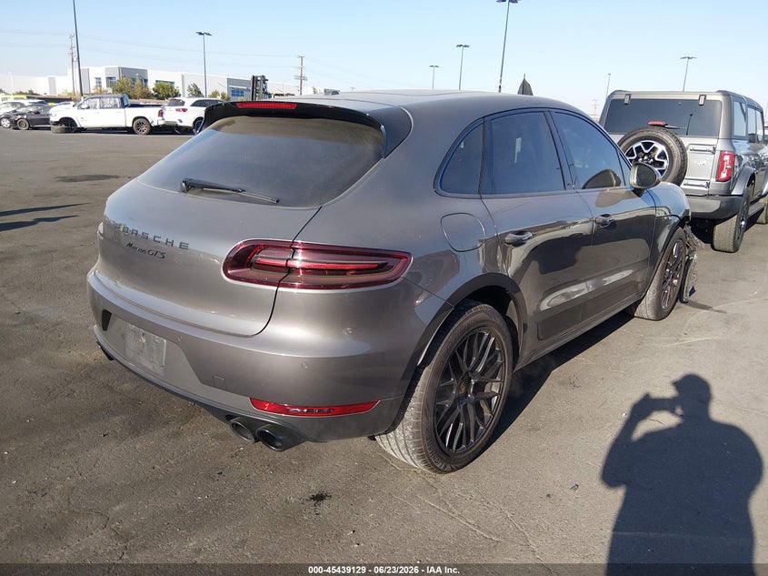 2018 Porsche Macan VIN WP1AG2A59JLB63590 IAAI salvage auction — RIGHT FRONT, Salvage Title, sold $13,750 on 2026-08-14 (photo 4)