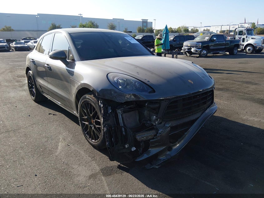 2018 Porsche Macan VIN WP1AG2A59JLB63590 IAAI salvage auction — RIGHT FRONT, Salvage Title, sold $13,750 on 2026-08-14 (photo 6)