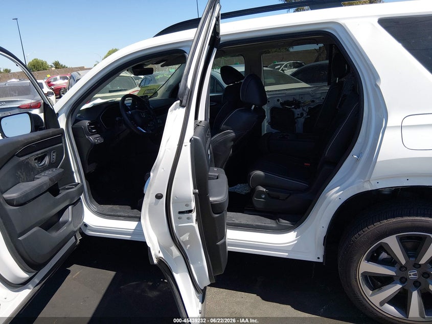 2025 Honda Pilot VIN 5FNYG1H89SB109897 IAAI salvage auction — REAR END, Wait Title, sold $17,050 on 2026-07-31 (photo 8)