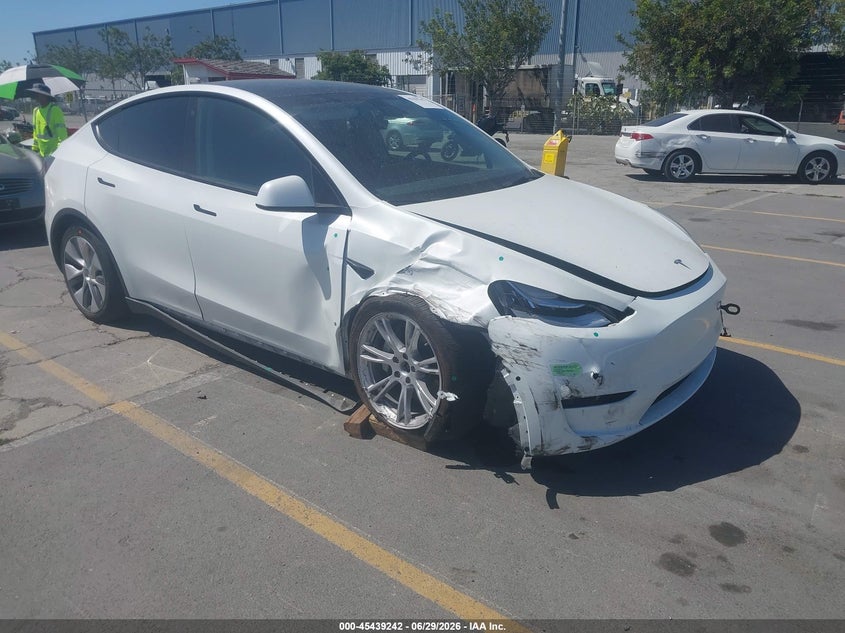 2021 Tesla Model y VIN 5YJYGDEE3MF213672 IAAI salvage auction — RIGHT FRONT, Salvage (California), sold $8,850 on 2026-07-13 (photo 1)