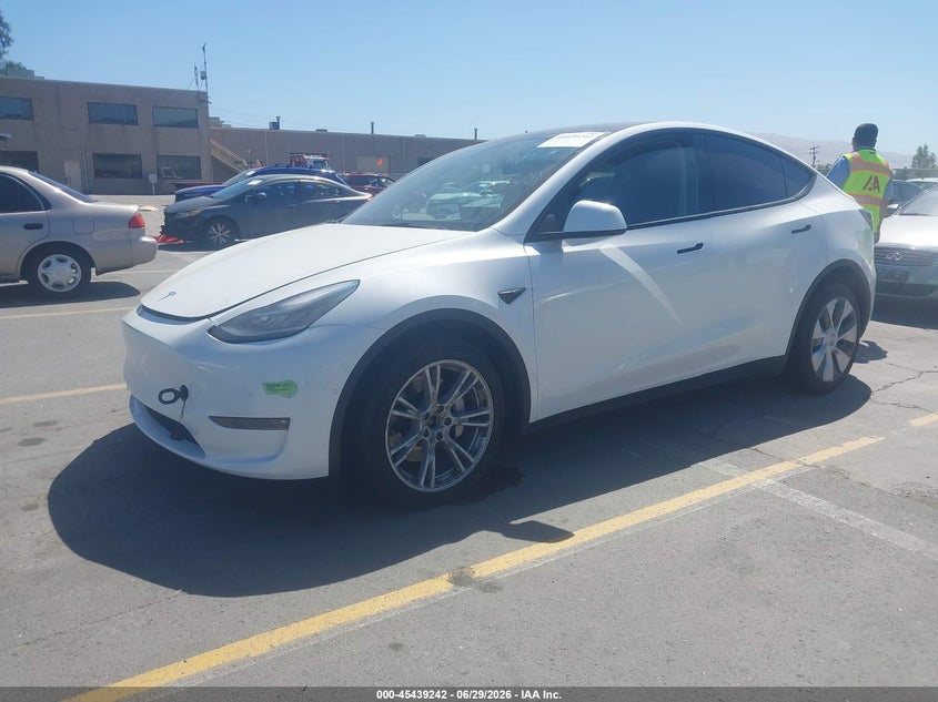 2021 Tesla Model y VIN 5YJYGDEE3MF213672 IAAI salvage auction — RIGHT FRONT, Salvage (California), sold $8,850 on 2026-07-13 (photo 2)