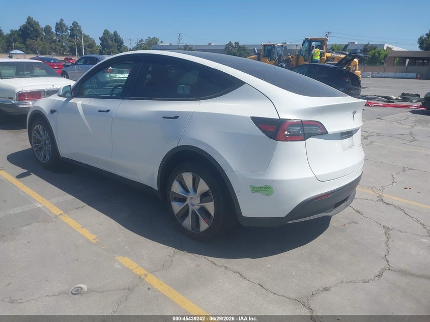 2021 Tesla Model y VIN 5YJYGDEE3MF213672 IAAI salvage auction — RIGHT FRONT, Salvage (California), sold $8,850 on 2026-07-13 (photo 3)