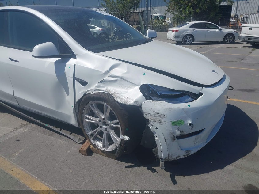 2021 Tesla Model y VIN 5YJYGDEE3MF213672 IAAI salvage auction — RIGHT FRONT, Salvage (California), sold $8,850 on 2026-07-13 (photo 6)