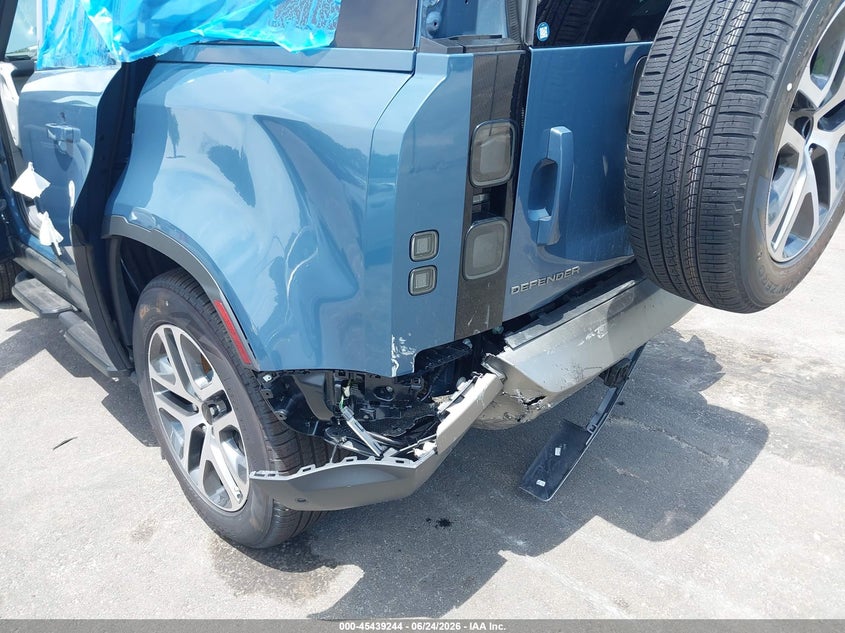 2026 Land rover Defender VIN SALEJ7EX1T2614901 IAAI salvage auction — REAR END, Salvage Title, sold $34,975 on 2026-08-28 (photo 6)
