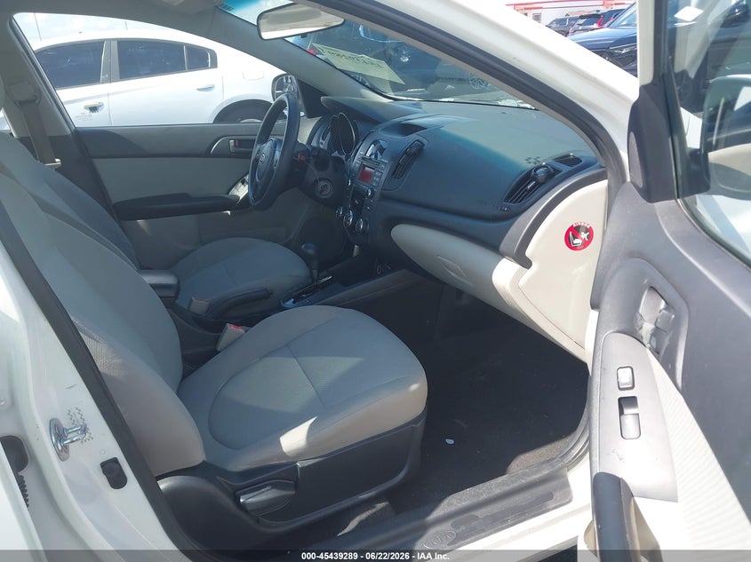 2010 Kia Forte VIN KNAFU4A22A5179438 IAAI salvage auction — FRONT & REAR, Rebuildable (Florida), sold $375 on 2026-07-09 (photo 5)