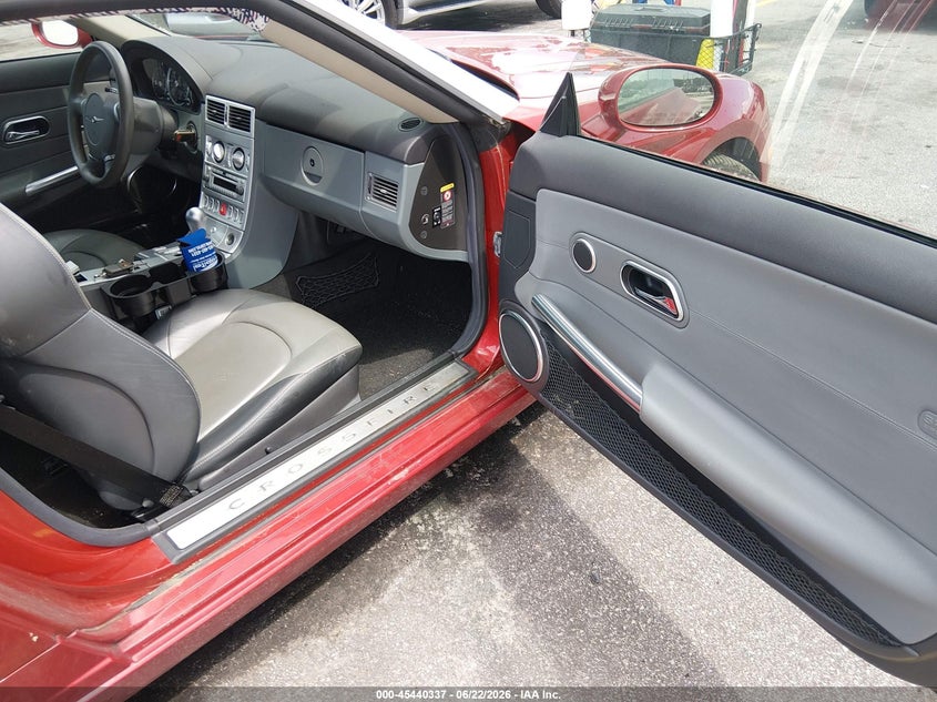 2004 Chrysler Crossfire VIN 1C3AN69L14X003173 IAAI salvage auction — NORMAL WEAR, Clear (South Carolina), sold $1,100 on 2026-07-08 (photo 5)