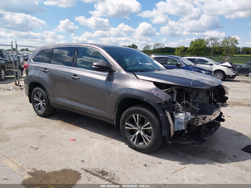 2019 Toyota Highlander VIN 5TDBZRFH6KS717700 IAAI salvage auction — FRONT END, Salvage (Iowa), sold $5,900 on 2026-07-21 (photo 1)
