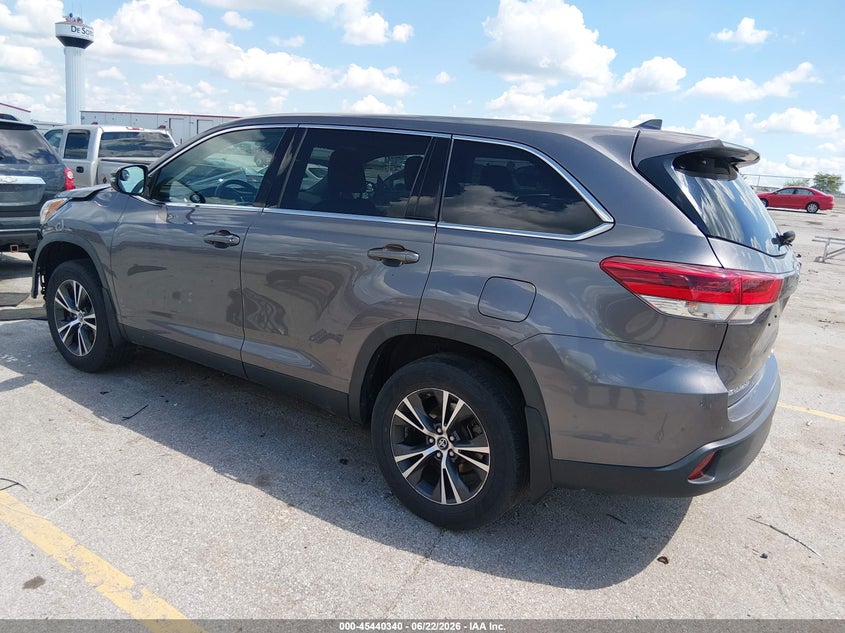 2019 Toyota Highlander VIN 5TDBZRFH6KS717700 IAAI salvage auction — FRONT END, Salvage (Iowa), sold $5,900 on 2026-07-21 (photo 3)