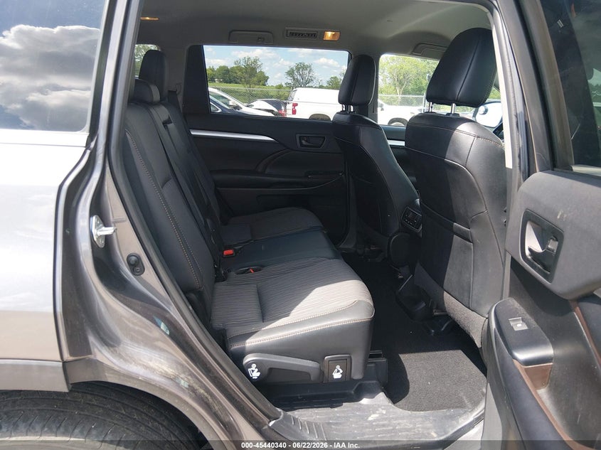 2019 Toyota Highlander VIN 5TDBZRFH6KS717700 IAAI salvage auction — FRONT END, Salvage (Iowa), sold $5,900 on 2026-07-21 (photo 8)