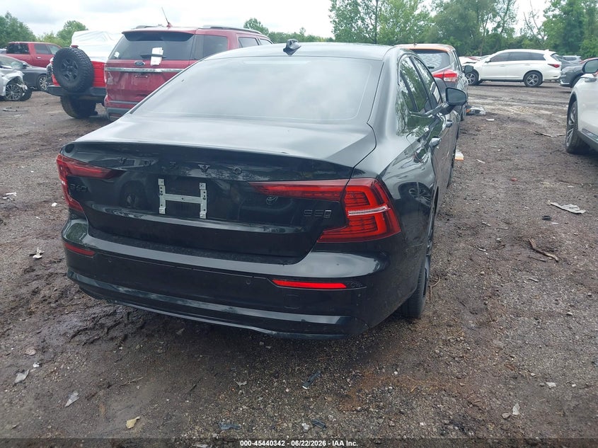 2024 Volvo S60 VIN 7JRL12TH3RG289243 IAAI salvage auction — RIGHT FRONT, Salvage Title, sold $9,600 on 2026-08-05 (photo 4)