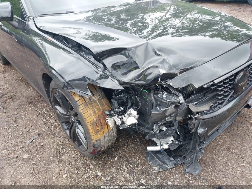 2024 Volvo S60 VIN 7JRL12TH3RG289243 IAAI salvage auction — RIGHT FRONT, Salvage Title, sold $9,600 on 2026-08-05 (photo 6)