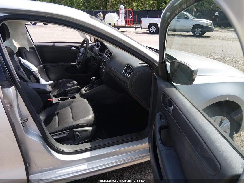 2014 Volkswagen Jetta VIN 3VWD17AJXEM273091 IAAI salvage auction — SIDE, Salvage Title, sold $525 on 2026-07-26 (photo 5)