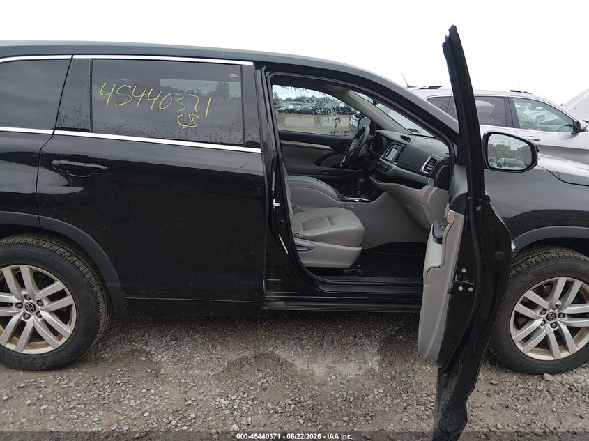 2016 Toyota Highlander VIN 5TDZARFH9GS017232 IAAI salvage auction — REAR END, Salvage (Ohio), sold $4,900 on 2026-07-22 (photo 5)