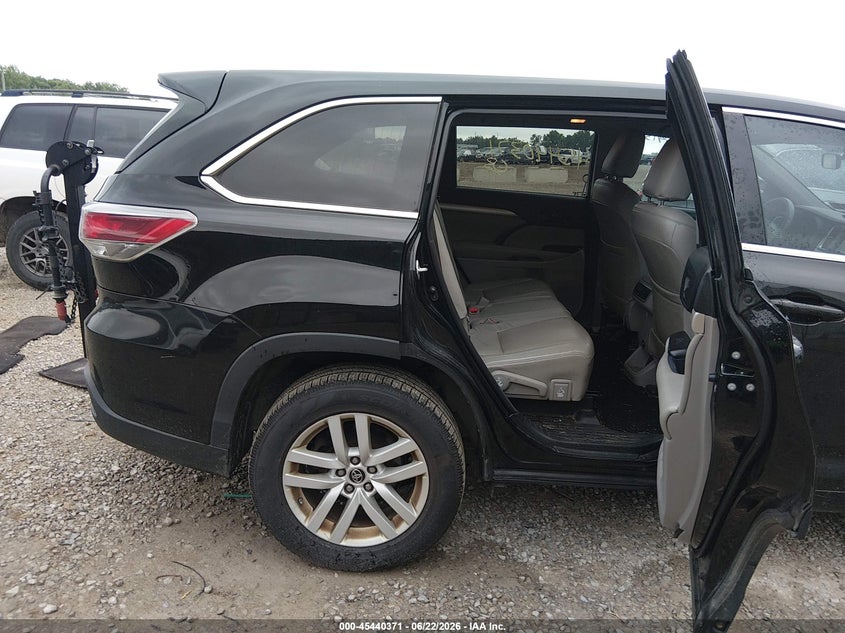 2016 Toyota Highlander VIN 5TDZARFH9GS017232 IAAI salvage auction — REAR END, Salvage (Ohio), sold $4,900 on 2026-07-22 (photo 8)