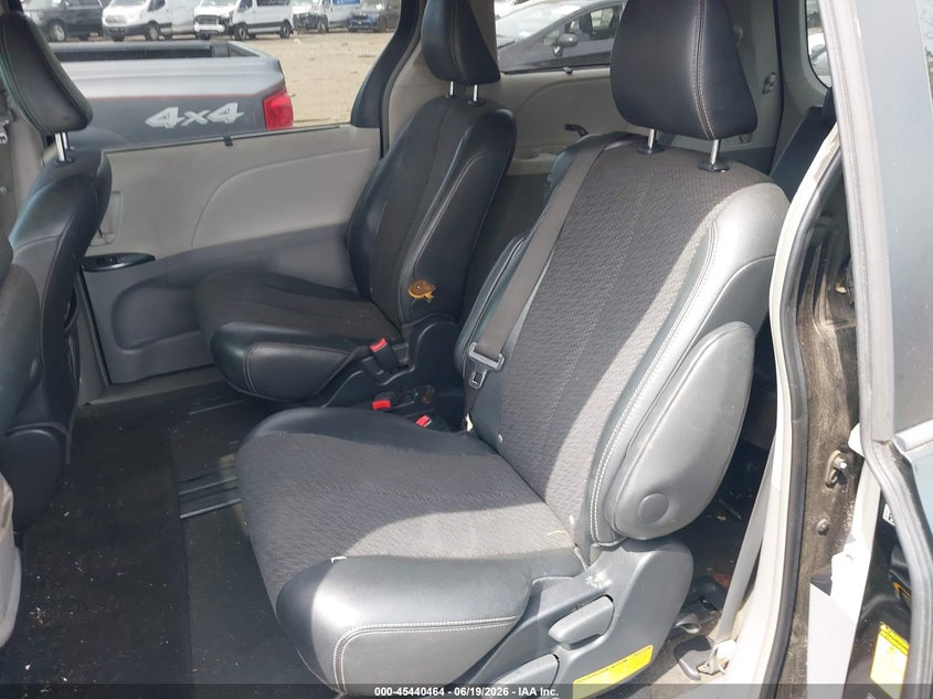 2013 Toyota Sienna VIN 5TDXK3DC3DS340972 IAAI salvage auction — NORMAL WEAR, Clear (New York), sold $1,425 on 2026-07-28 (photo 8)