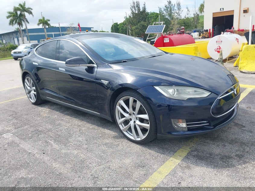 2013 Tesla Model s VIN 5YJSA1DP9DFP10833 IAAI salvage auction — NORMAL WEAR, Salvage (Florida), sold $4,900 on 2026-07-09 (photo 1)