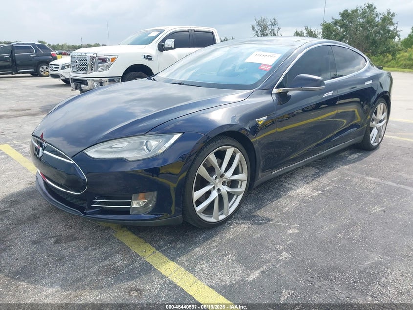 2013 Tesla Model s VIN 5YJSA1DP9DFP10833 IAAI salvage auction — NORMAL WEAR, Salvage (Florida), sold $4,900 on 2026-07-09 (photo 2)