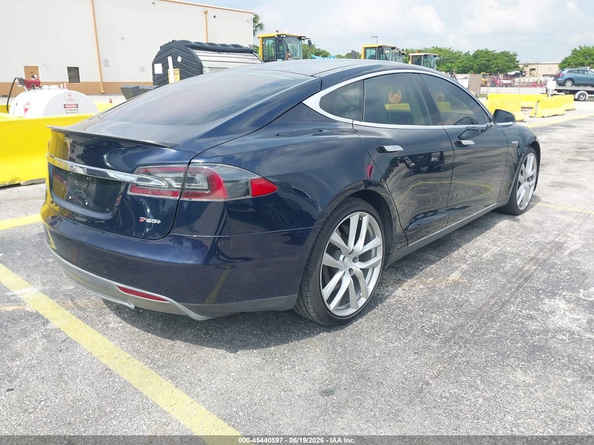 2013 Tesla Model s VIN 5YJSA1DP9DFP10833 IAAI salvage auction — NORMAL WEAR, Salvage (Florida), sold $4,900 on 2026-07-09 (photo 4)