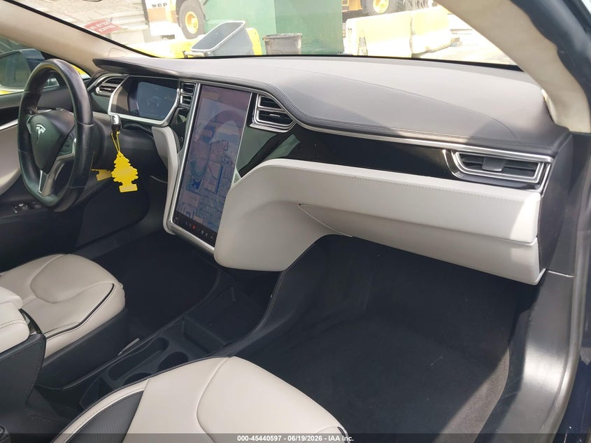 2013 Tesla Model s VIN 5YJSA1DP9DFP10833 IAAI salvage auction — NORMAL WEAR, Salvage (Florida), sold $4,900 on 2026-07-09 (photo 5)