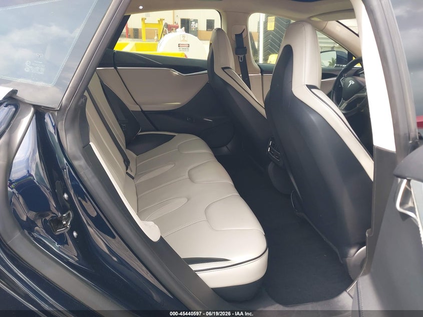 2013 Tesla Model s VIN 5YJSA1DP9DFP10833 IAAI salvage auction — NORMAL WEAR, Salvage (Florida), sold $4,900 on 2026-07-09 (photo 8)