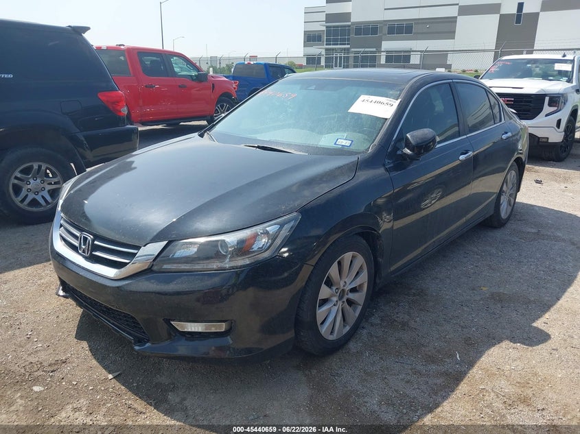 2013 Honda Accord VIN 1HGCR2F84DA190589 IAAI salvage auction — REAR END, Original (Texas), sold $4,100 on 2026-08-01 (photo 2)