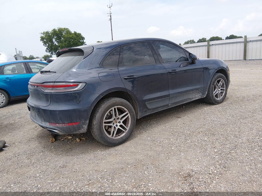 2019 Porsche Macan VIN WP1AA2A59KLB06678 IAAI salvage auction — REAR END, Salvage Title, sold $9,800 on 2026-08-07 (photo 4)