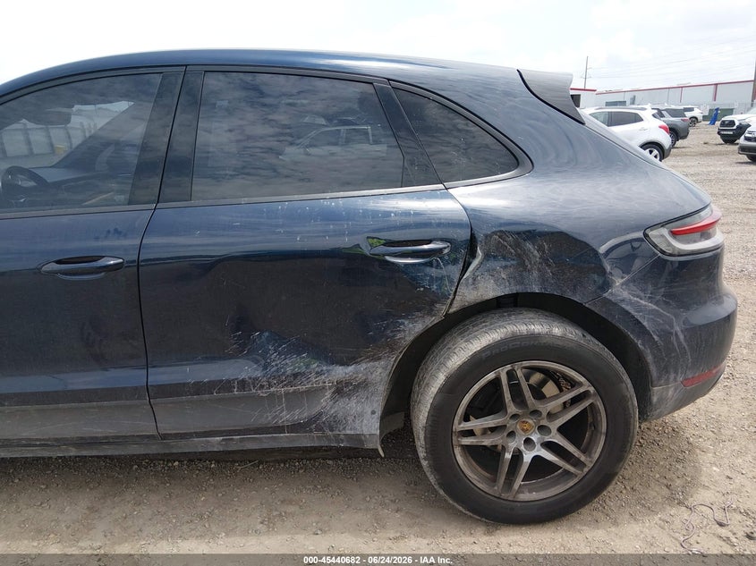 2019 Porsche Macan VIN WP1AA2A59KLB06678 IAAI salvage auction — REAR END, Salvage Title, sold $9,800 on 2026-08-07 (photo 6)