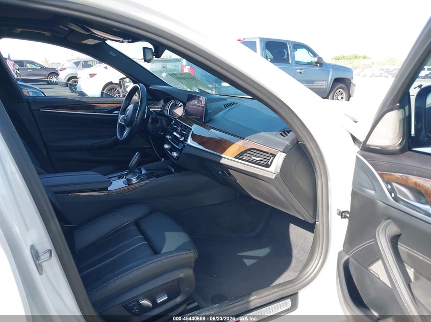 2019 BMW 5er VIN WBAJE7C55KWW14917 IAAI salvage auction — FRONT END, Rebuildable (Florida), sold $12,100 on 2026-07-30 (photo 5)