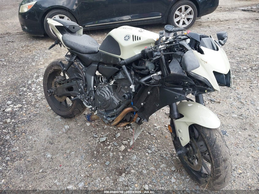 2022 Yamaha Yzf VIN JYARM38E5NA001400 IAAI salvage auction — RIGHT SIDE, Salvage (Virginia), sold $1,675 on 2026-07-14 (photo 1)
