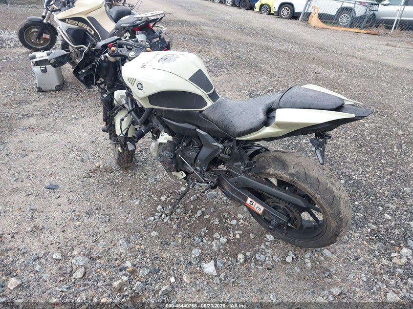 2022 Yamaha Yzf VIN JYARM38E5NA001400 IAAI salvage auction — RIGHT SIDE, Salvage (Virginia), sold $1,675 on 2026-07-14 (photo 3)