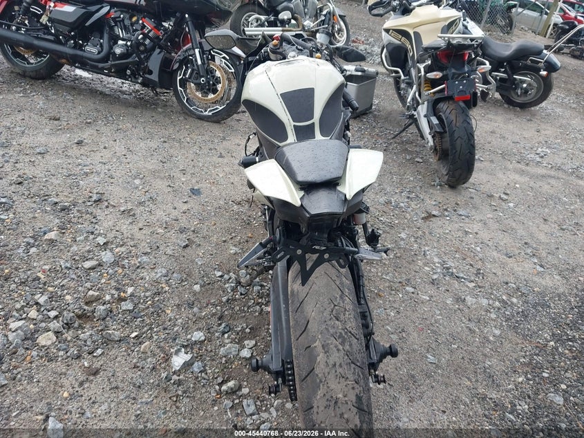2022 Yamaha Yzf VIN JYARM38E5NA001400 IAAI salvage auction — RIGHT SIDE, Salvage (Virginia), sold $1,675 on 2026-07-14 (photo 6)