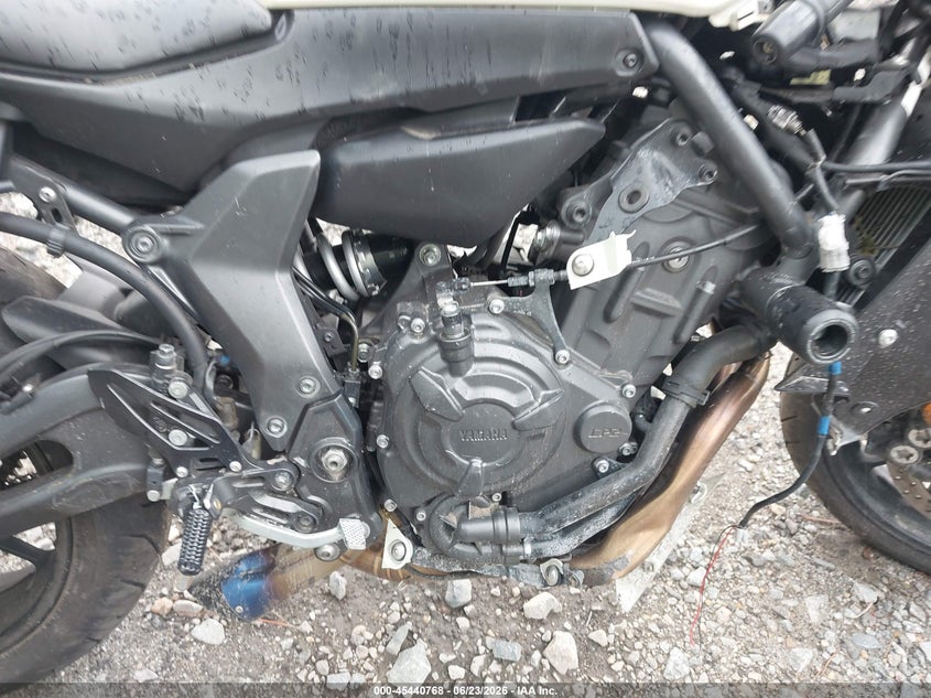 2022 Yamaha Yzf VIN JYARM38E5NA001400 IAAI salvage auction — RIGHT SIDE, Salvage (Virginia), sold $1,675 on 2026-07-14 (photo 8)